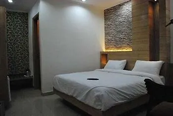 Hotel Fortuner Karol Bagh Just 1 Km From New Delhi Railway Station